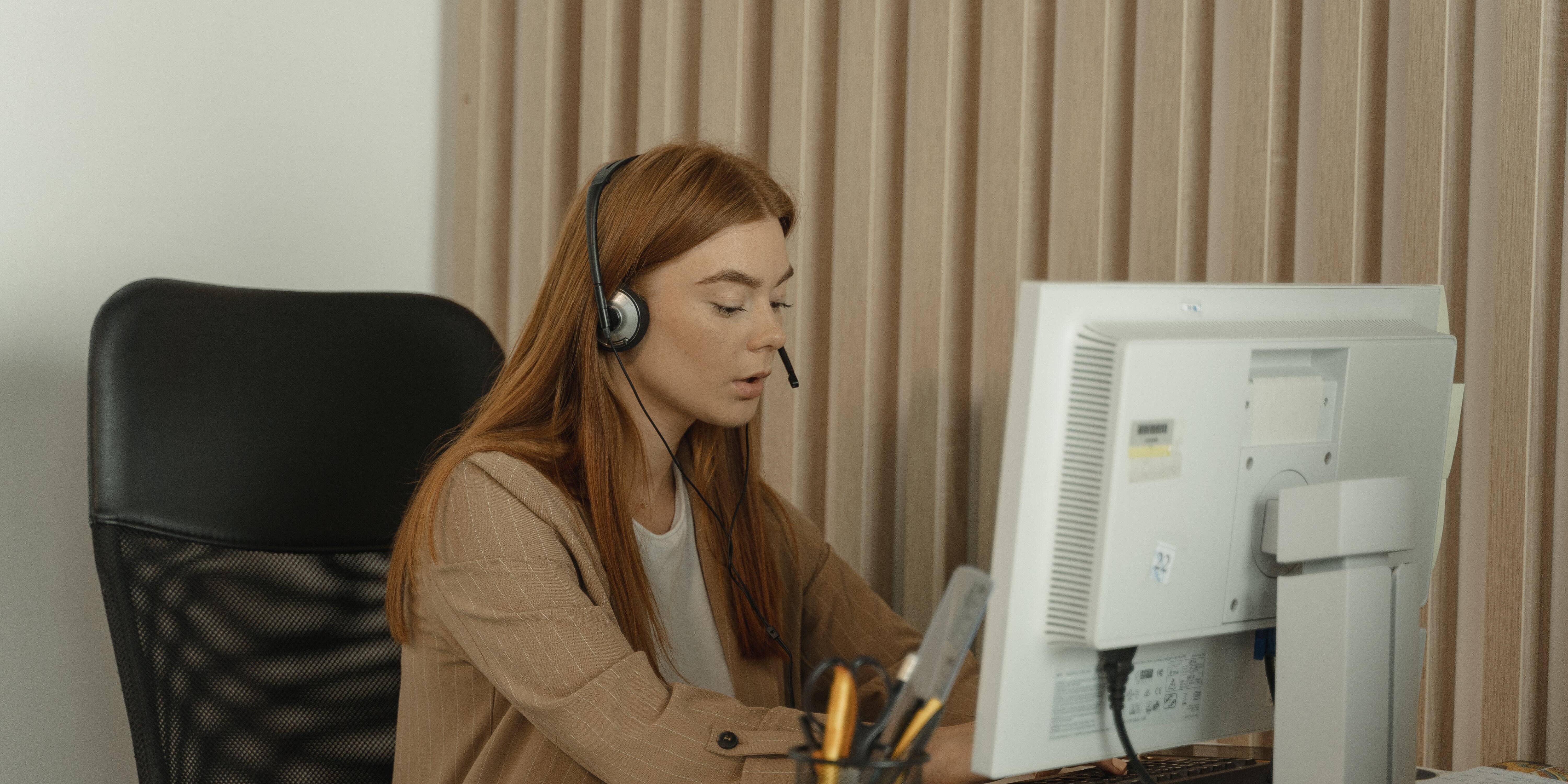 Диспетчер грузоперевозок на дому. Диспетчер такси. Диспетчер на дому отзывы. Диспетчер такси фото. Менеджер колл центра.