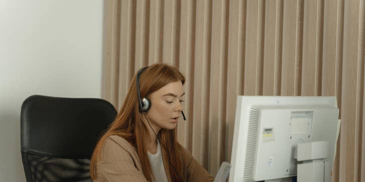 Health Care Customer Service Representative greeting customers using the suggested script.