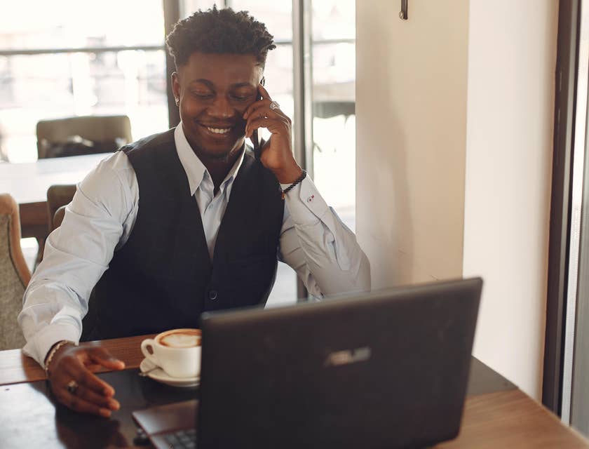 Inside Sales Representative talking to a potential customer via phone while having a coffee