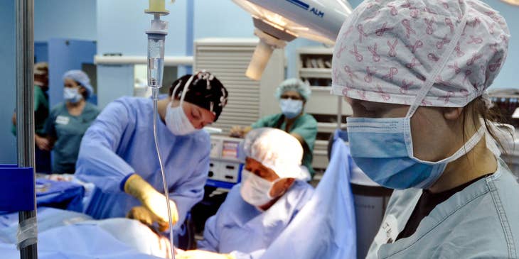 Medical-surgical nurse positioning the surgical lighting before the surgery.