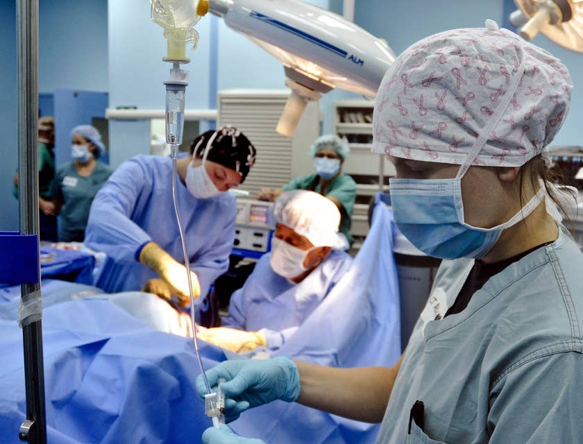 Medical-surgical nurse positioning the surgical lighting before the surgery.