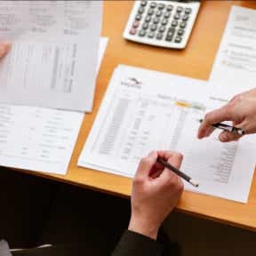 Modifica las políticas del pago por mérito.