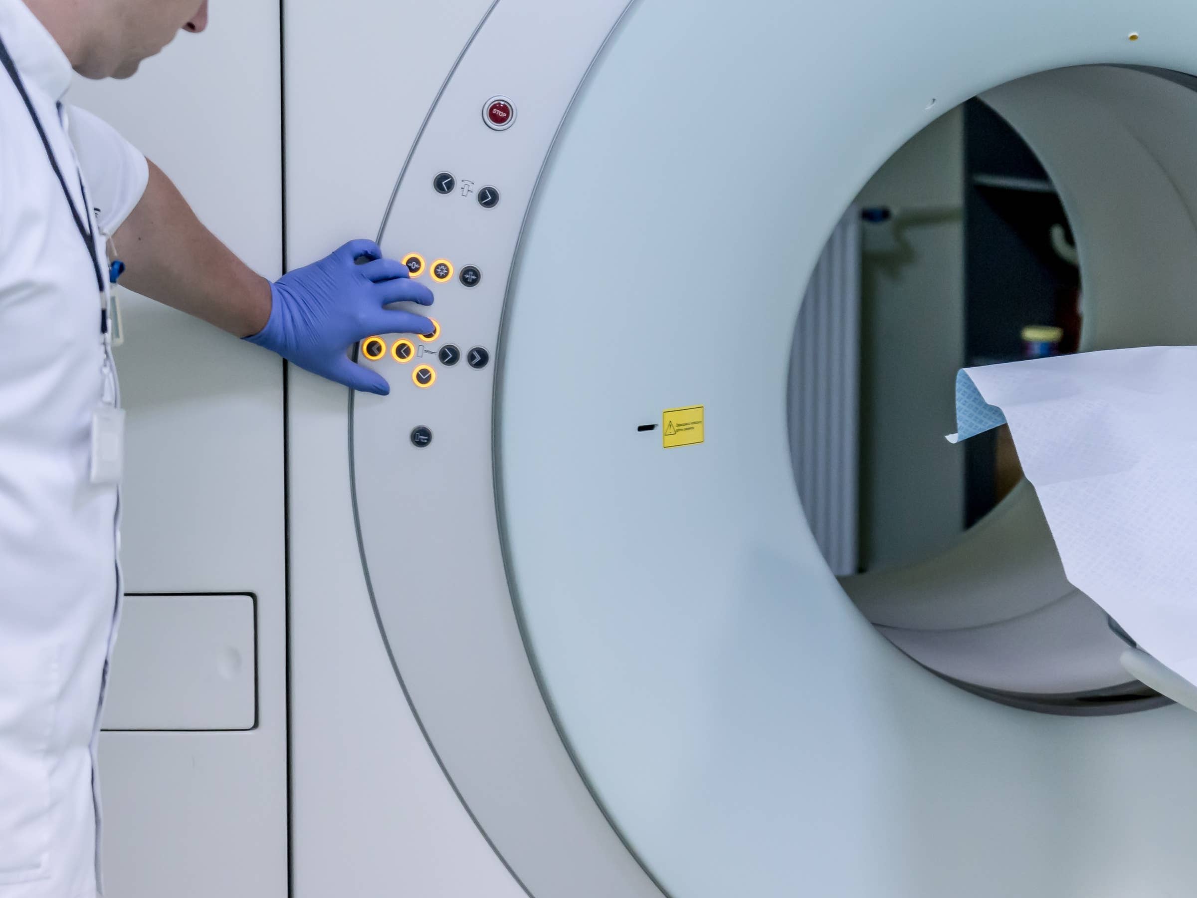 how much do mri techs make a year