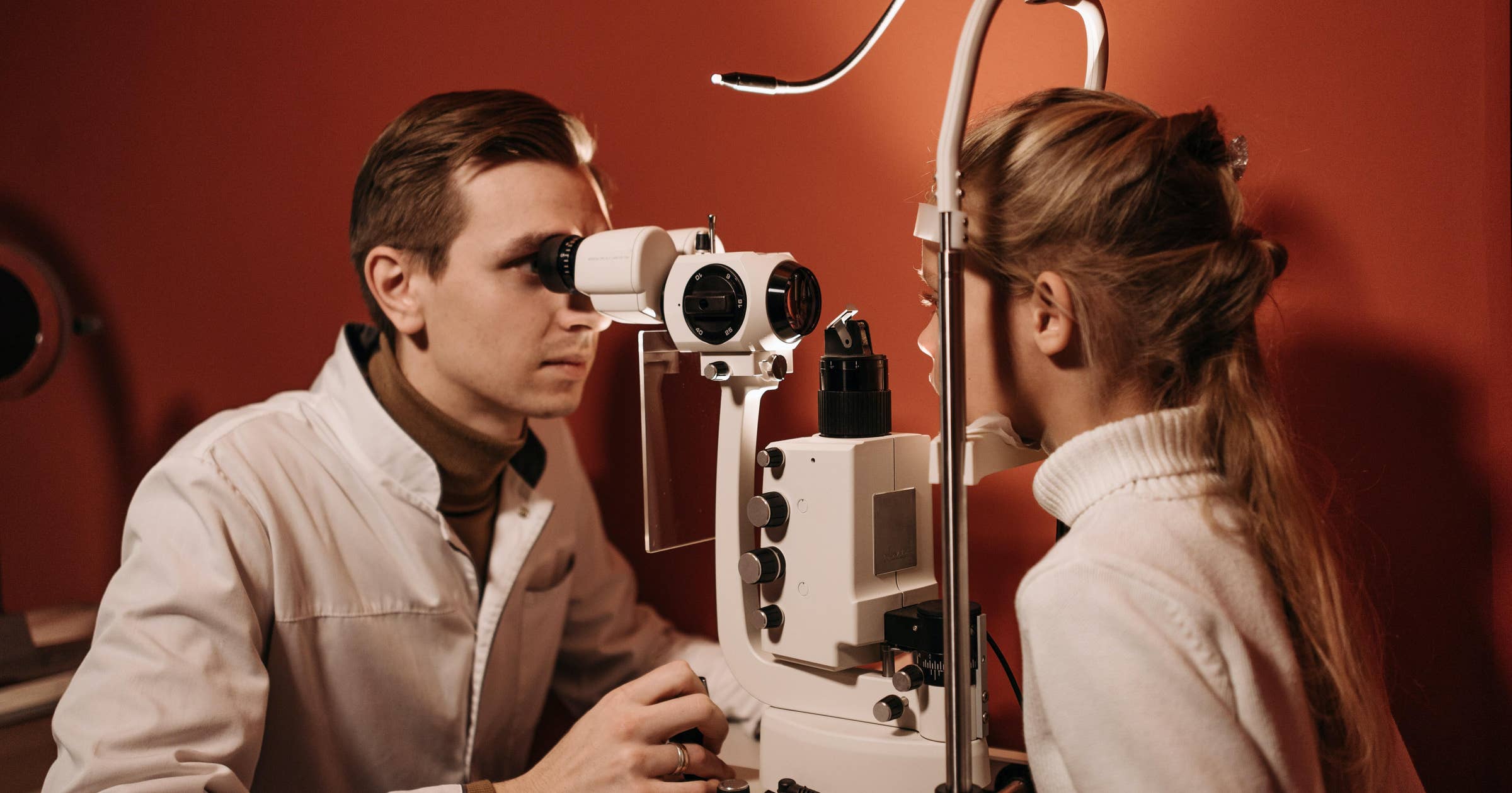 Ophthalmologist Job Description