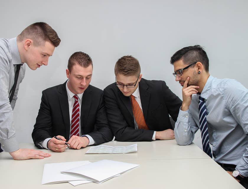 Procurement manager negotiating with the suppliers for the best possible price of the product procurement.