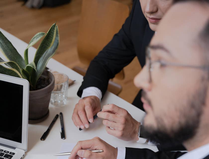 Purchasing specialist in a meeting with a supplier negotiating about the purchase terms and conditions