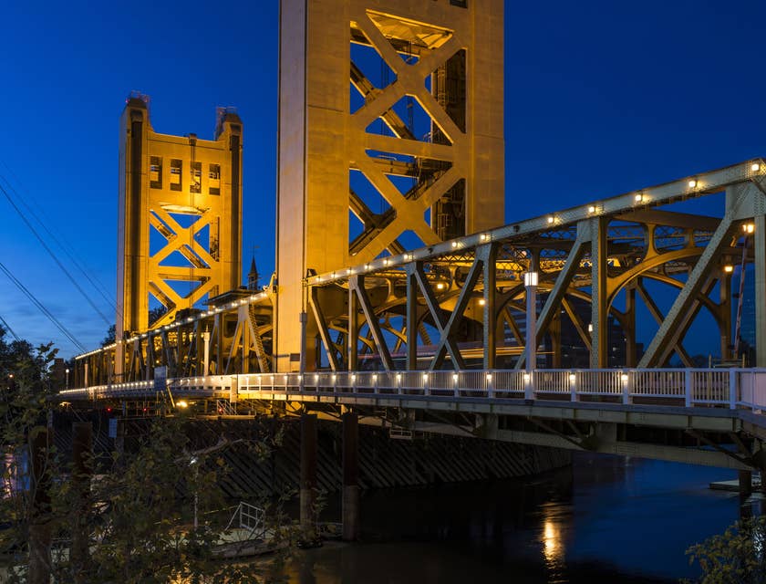 The tower bridge of Sacramento, California against the night sky.