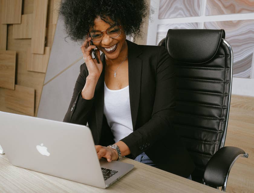 Sales support administrator is scheduling appointments for the customer.