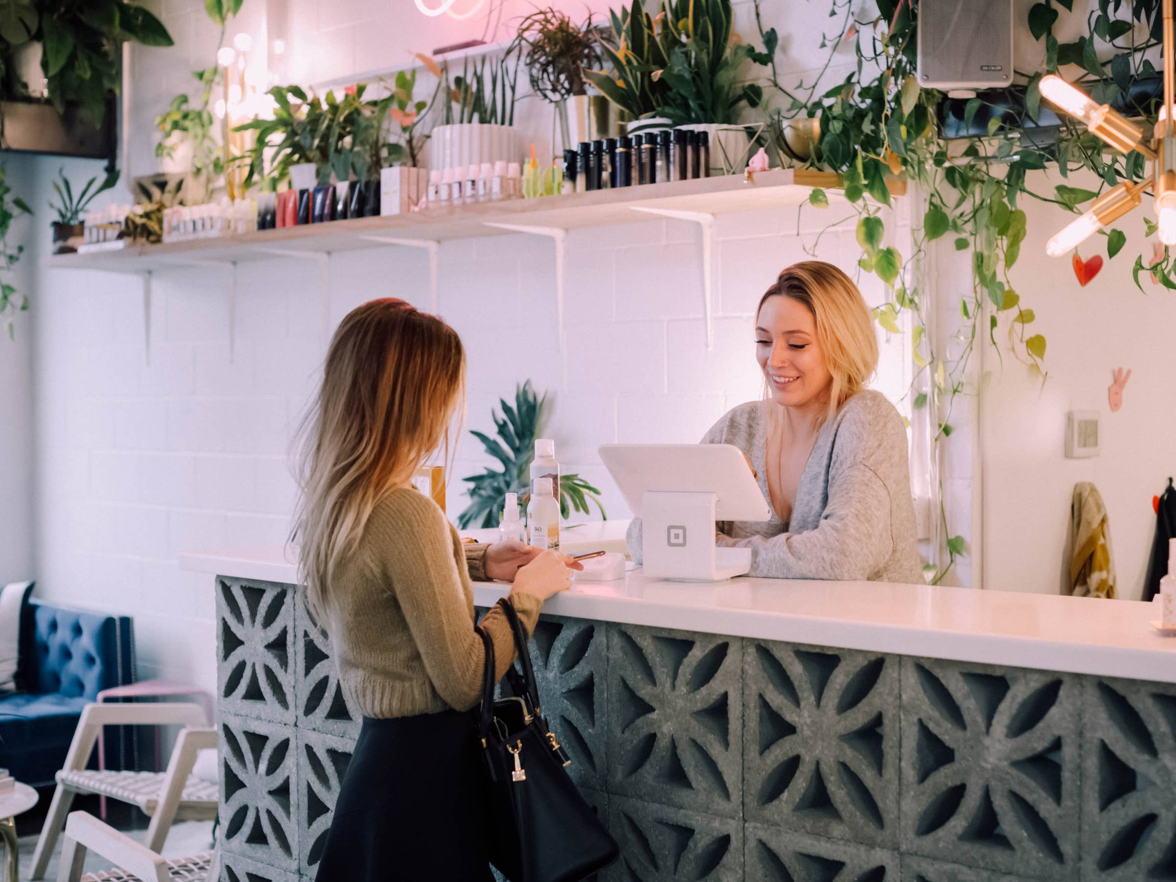 Salon Receptionist Unemployment Insurance: Protect Your Income During Job Transitions