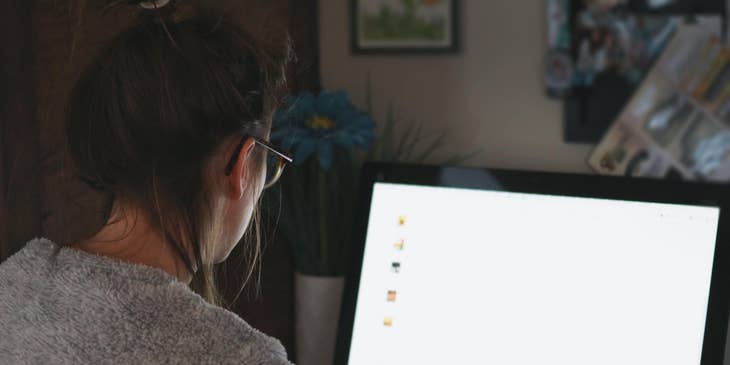female SAP business analyst evaluating the client's business processes through her laptop