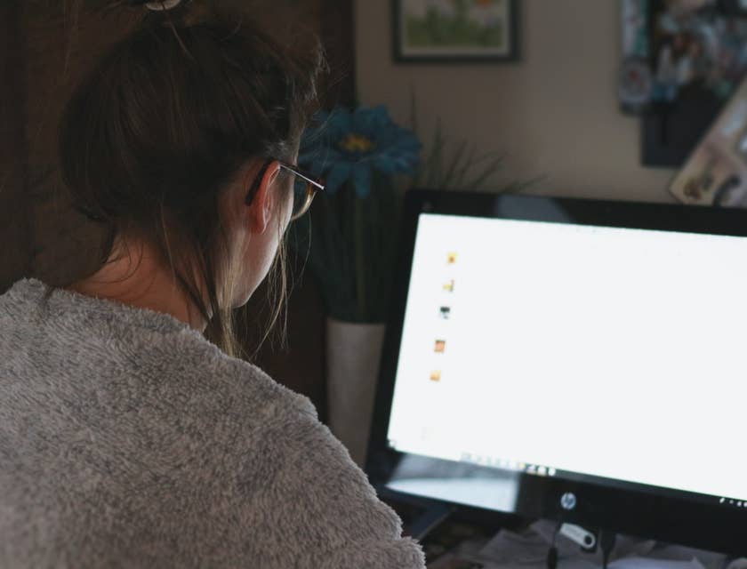 female SAP Business Analyst evaluating the client's business processes through her laptop