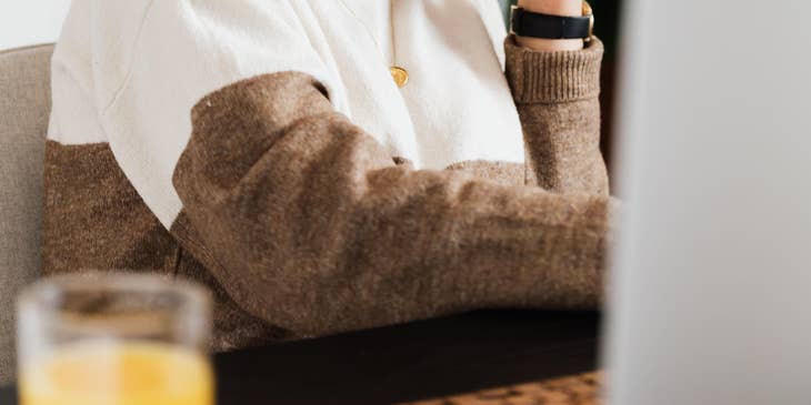 Senior account manager answering clients' questions on phone and online
