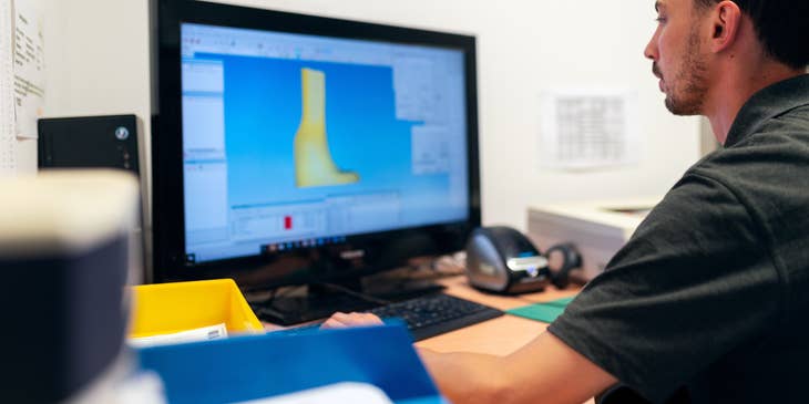 Senior QA engineer initializing a diagnostics for the new software test design