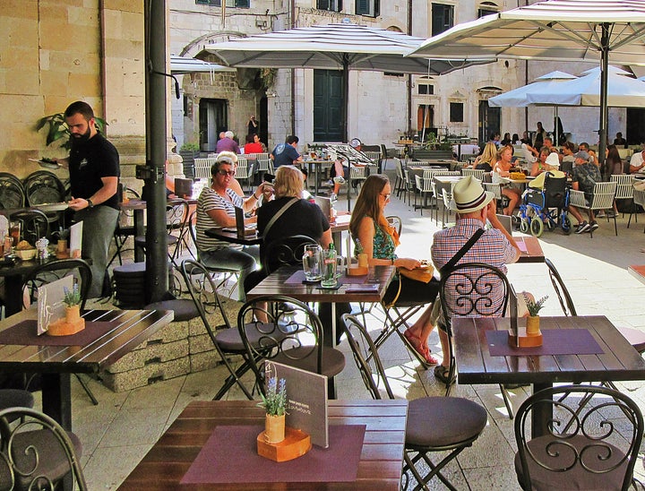 Server Assistant Job Description