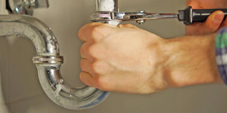 service plumber fixing a pipe