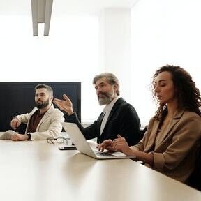 Share the Result (R).