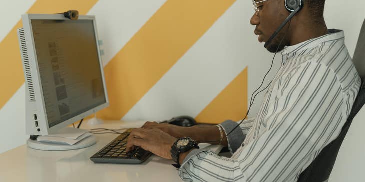 Support engineer talks to a customer resolving IT issues over the phone
