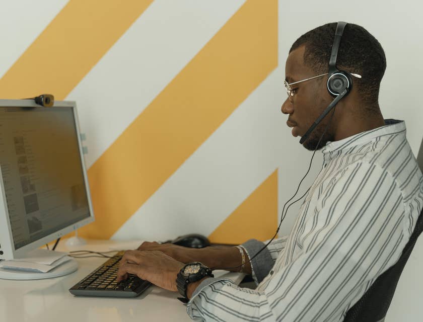 Support engineer talks to a customer resolving IT issues over the phone