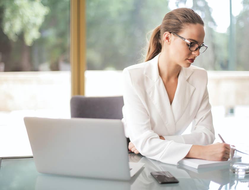 Technical sales engineer writing a report regarding issues, foreseeable problems, and effective solutions