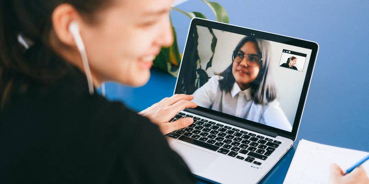 A virtual recruiter talking to an applicant online.