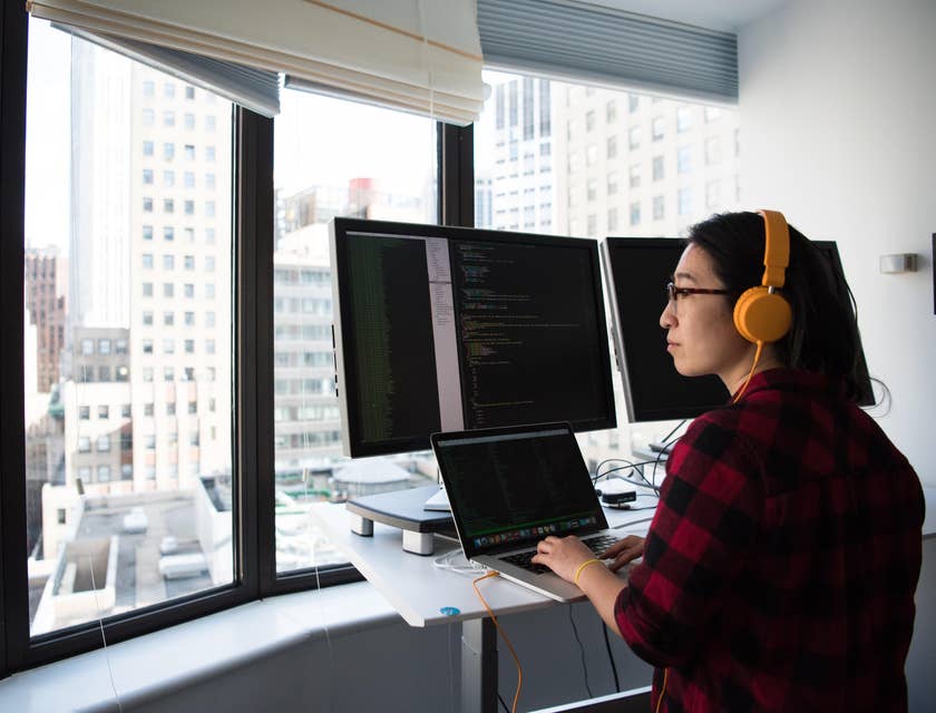 a VMware Engineer converts a room in her apartment as her workstation because of the pandemic